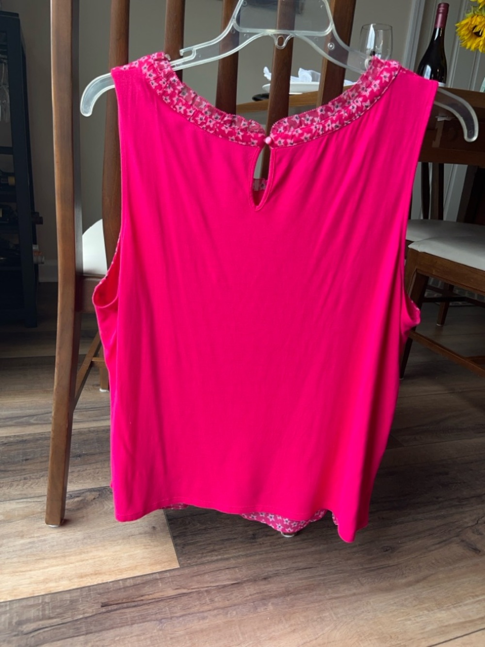 ELLE Fuchsia Star Print Sleeveless Top! Size XXL! Ruffle neckline! - Picture 9 of 9